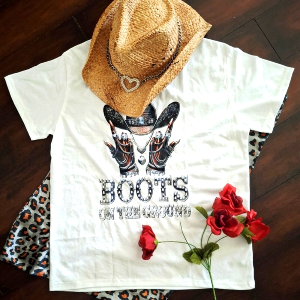🎵Boots on the ground"👢  t-shirt.🤠NEW